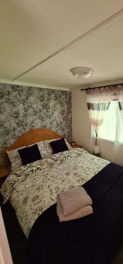 Unique Caravan With Outdoor Space Ballantrae Exterior foto